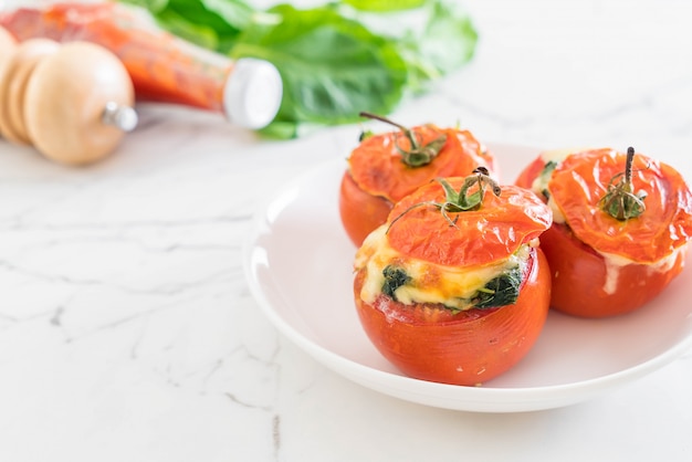 Tomates Al Horno Rellenos De Queso Y Espinacas