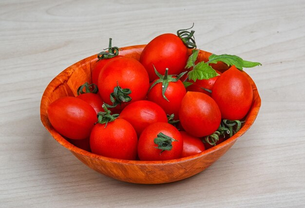 Tomates cereja na cesta