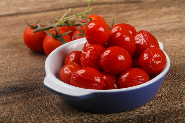 Tomates cherry en escabeche