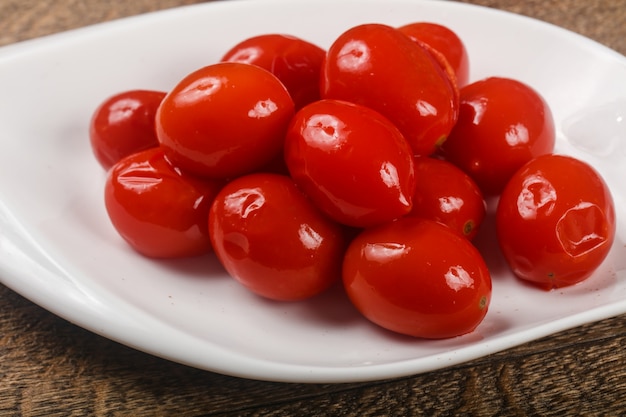 Tomates cherry en escabeche