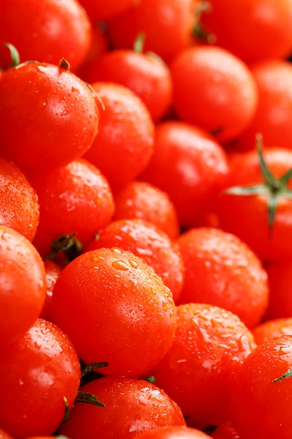 Tomates cherry frescos con primer plano.