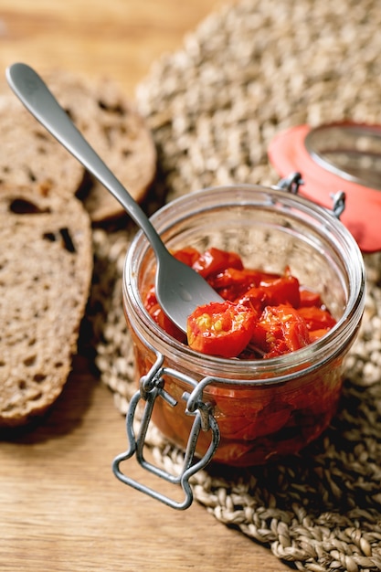 Tomates cherry secados al sol