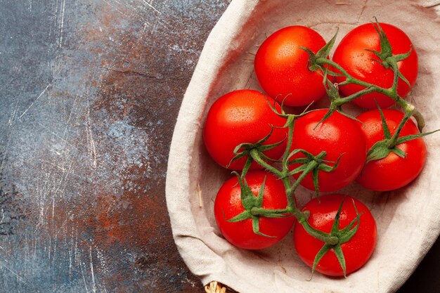 Tomates frescos de la huerta