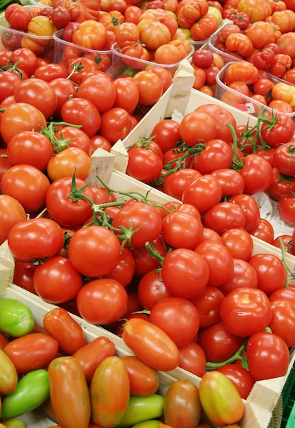 tomates en el mercado