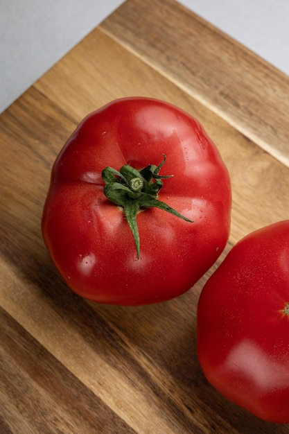 Tomates rojos en el fondo Cerrar