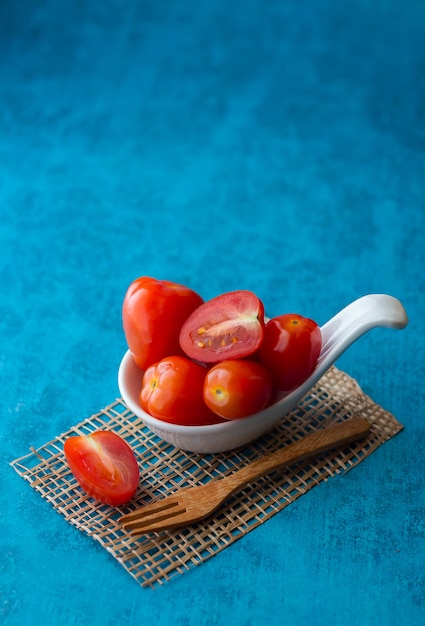 Los tomates rojos son ricos en vitaminas.