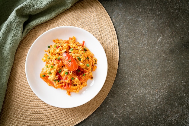 Tomates salteados con huevo o Revuelto de tomates