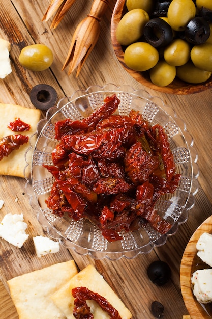 Tomates secados al sol con aceitunas