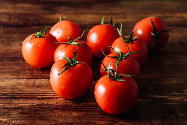 Tomates vermelhos frescos