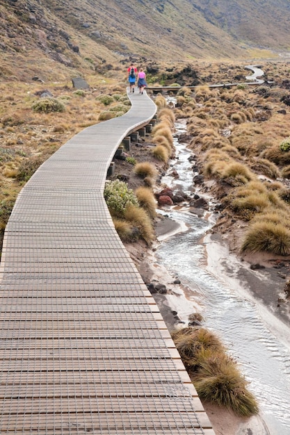 Tongariro Alpine Crossing vagando vía en el Parque Nacional de Tongariro, Isla del Norte de Nueva Zelanda