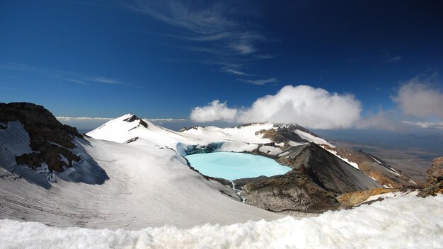 Foto tongariro nueva zelanda lago nubes cielo montañas nieve