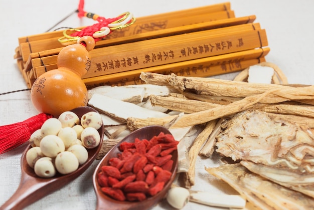 Foto tônico tradicional chinês combinação de ervas medicinais chinesas