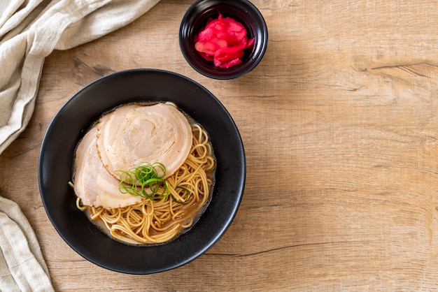 Tonkotsu-Ramen-Nudeln mit Chaashu-Schweinefleisch