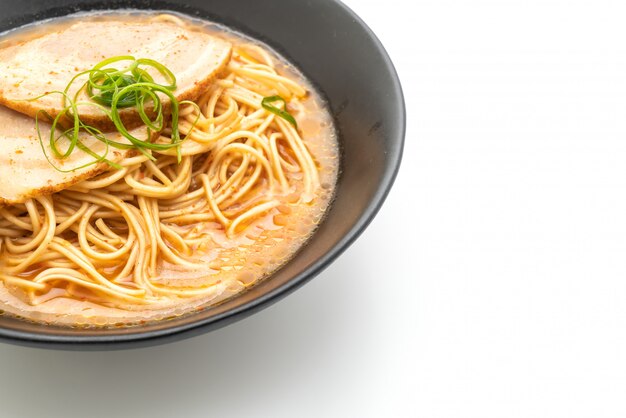 Tonkotsu Ramen Nudeln mit Chaashu Schweinefleisch