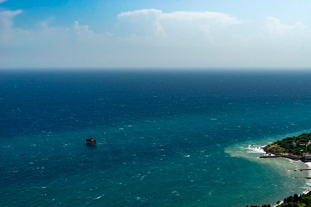 Top-Ansicht der Meereslandschaft in Simeiz Krim