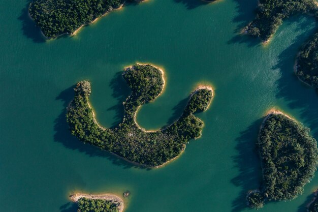 Top-Aussicht auf das Tai Lam Chung-Stausee in Hongkong