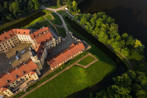 Top-Blick auf das Schloss Nesvizh vor SonnenuntergangBelarus