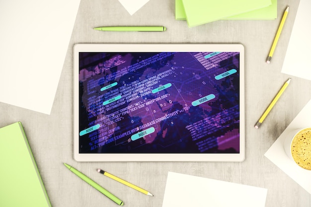 Top-View eines modernen digitalen Tablet-Displays mit abstraktem Softwareentwicklungs-Hologramm und Weltkarte Globaler Forschung und Analyse Konzept 3D-Rendering