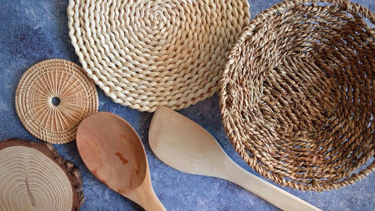 Foto top view utensílios de cozinha com vime vime na mesa espaço vazio