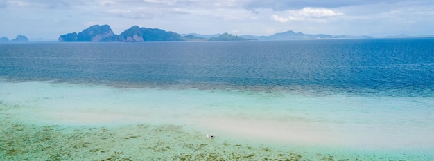 Top-View von einer Drohne der tropischen Insel Koh Kradan im Andamansee Trang in Thailand