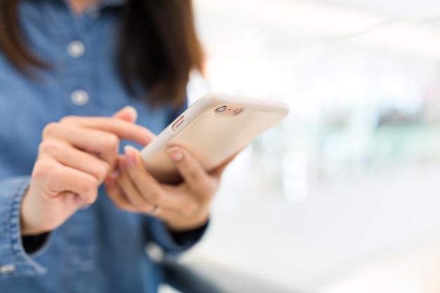 Toque de dedo en el teléfono móvil