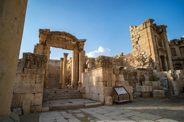 Tor zur Kathedrale in der römischen Stadt Jerash