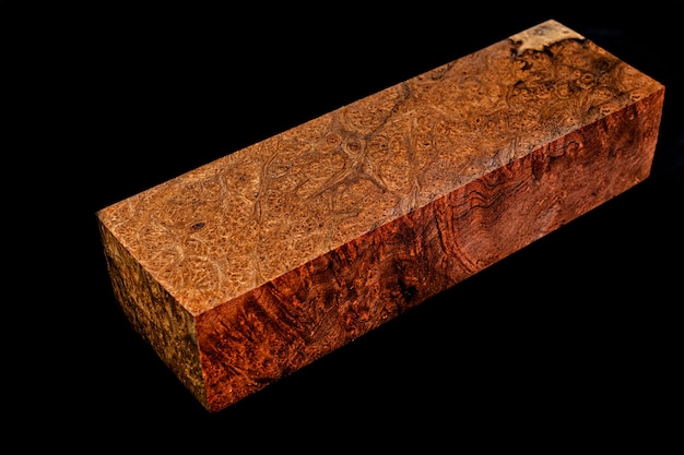 Toras de madeira de murta de crape burl belo padrão para artesanato no fundo preto, Asian Satinwood, May tabak