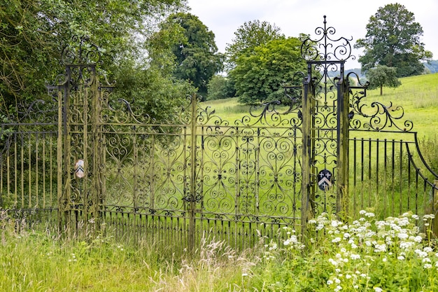 Foto tore zum gredington park in hanmer, wales