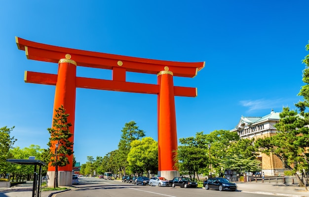 Torii do Santuário de Heian em Kyoto - Japão