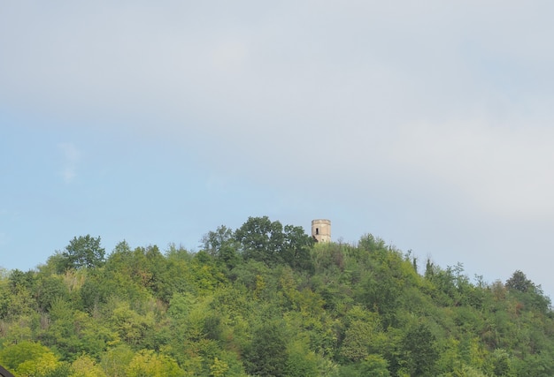 Torion (que significa la Torre) ruinas en Vezza D'alba