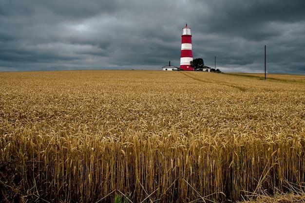 Tormenta acercándose al faro de Happisburgh en Norfolk