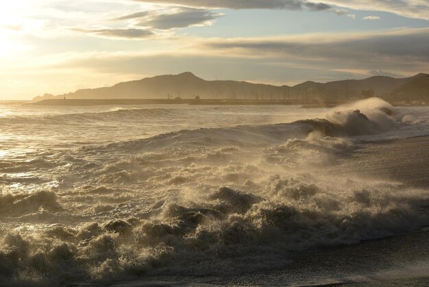 Foto tormenta en el mar en lavagna tigullio liguria italia