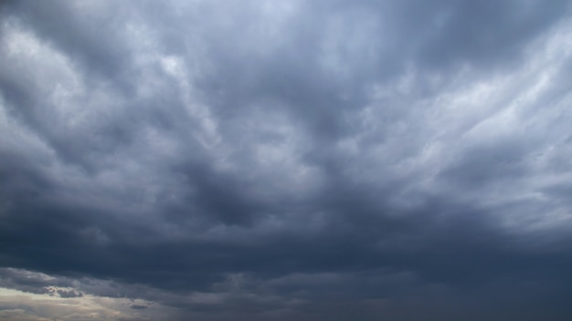 tormenta y nubes de lluvia