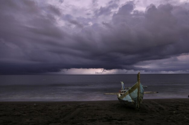 Foto la tormenta de las nubes negras