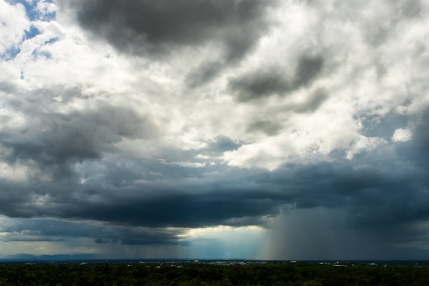 Tormenta de truenos cielo Nubes de lluvia