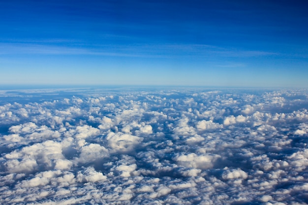 Las tormentosas nubes desde arriba.