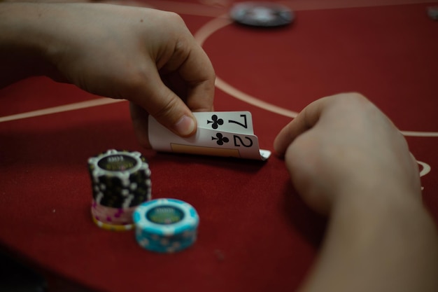 Torneio de poker do clube do Texas que aconteceu na Ucrânia em Kyiv em setembro de 2020 Os fãs do Texas Holdem se reuniram para jogar cartas de pôquer esportivo