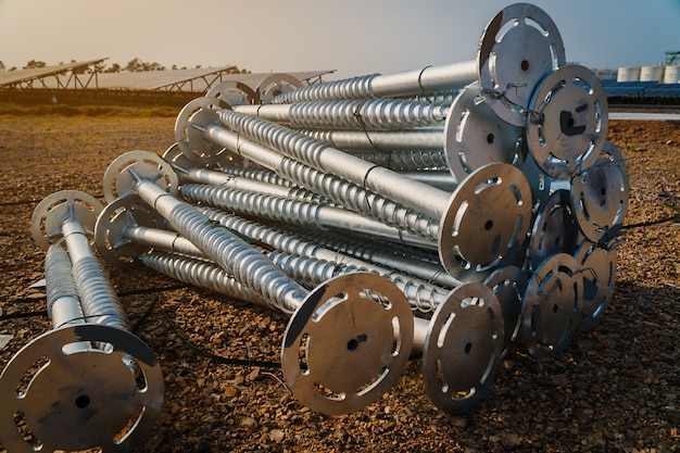 tornillo de tierra para montar la estructura en existencia para la instalación en la planta de energía solar