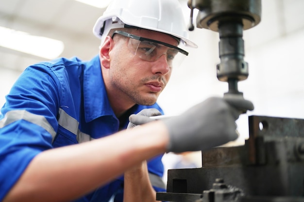 Foto torno de servicio pesado para trabajos detallados un torno que se utiliza para trabajos de metal pesados