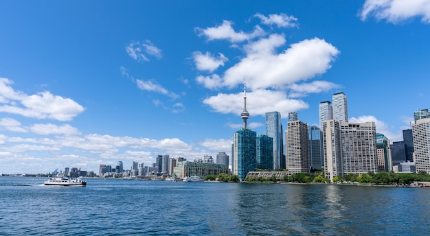 Toronto City Downtown Skyline Toronto Island Fähre am inneren Hafen Ontario Kanada