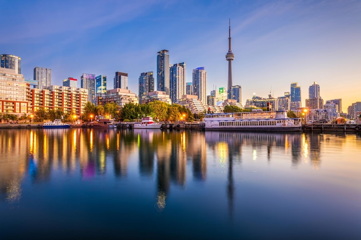 Foto toronto, ontário, canadá paisagem urbana no lago ontário ao crepúsculo
