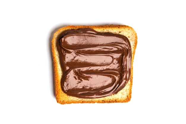 Torrada com pasta de cacau isolada em um fundo branco. Um pedaço de pão com pasta de chocolate. Foto de alta qualidade