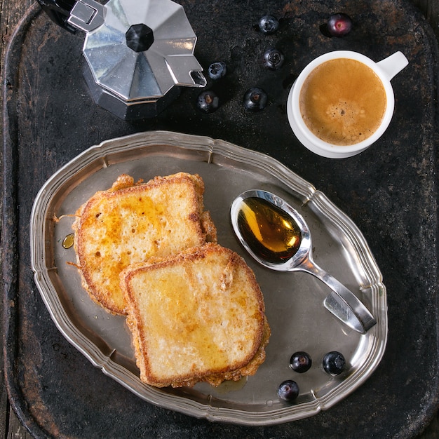 Torradas com café expresso