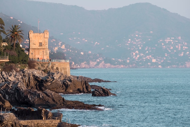 Torre en los acantilados de Nervi