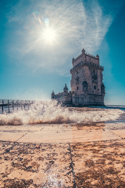 Torre de belem en portugal con río