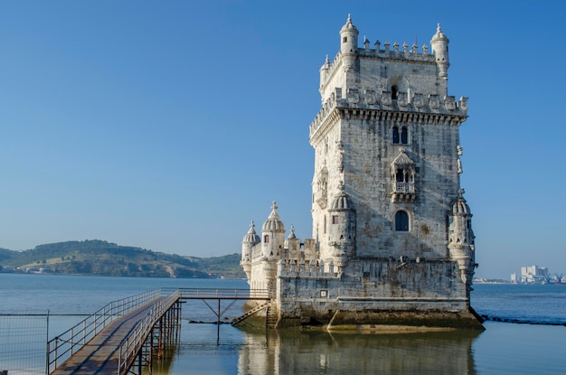 Torre de Belem sobre el río Tajo Lisboa Portugal