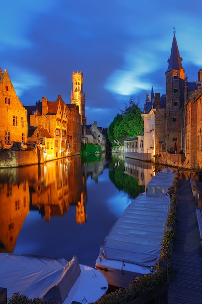 Torre Belfort de Rozenhoedkaai em Bruges