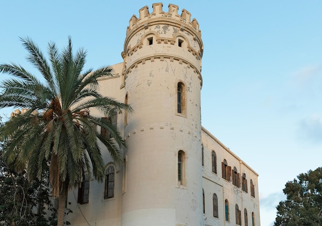 Torre blanca en la antigua Jaffa