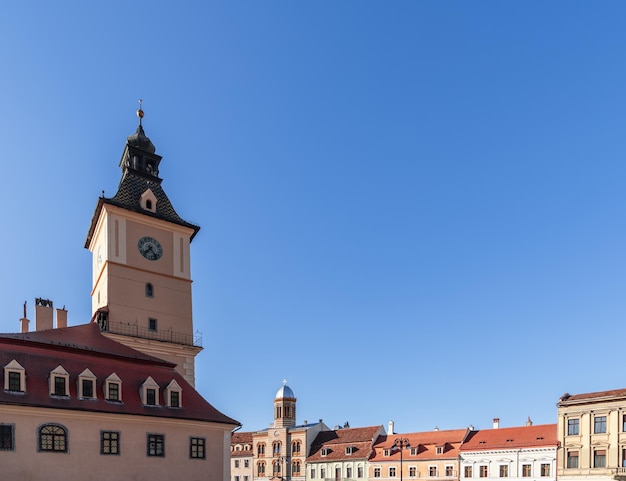 Torre de la Casa del Consejo del siglo XVII llamada 'torre de trompetas' por la trompeta horaria Brasov Rumania