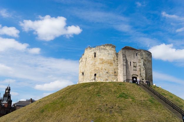 Foto torre cliffords en york, inglaterra reino unido